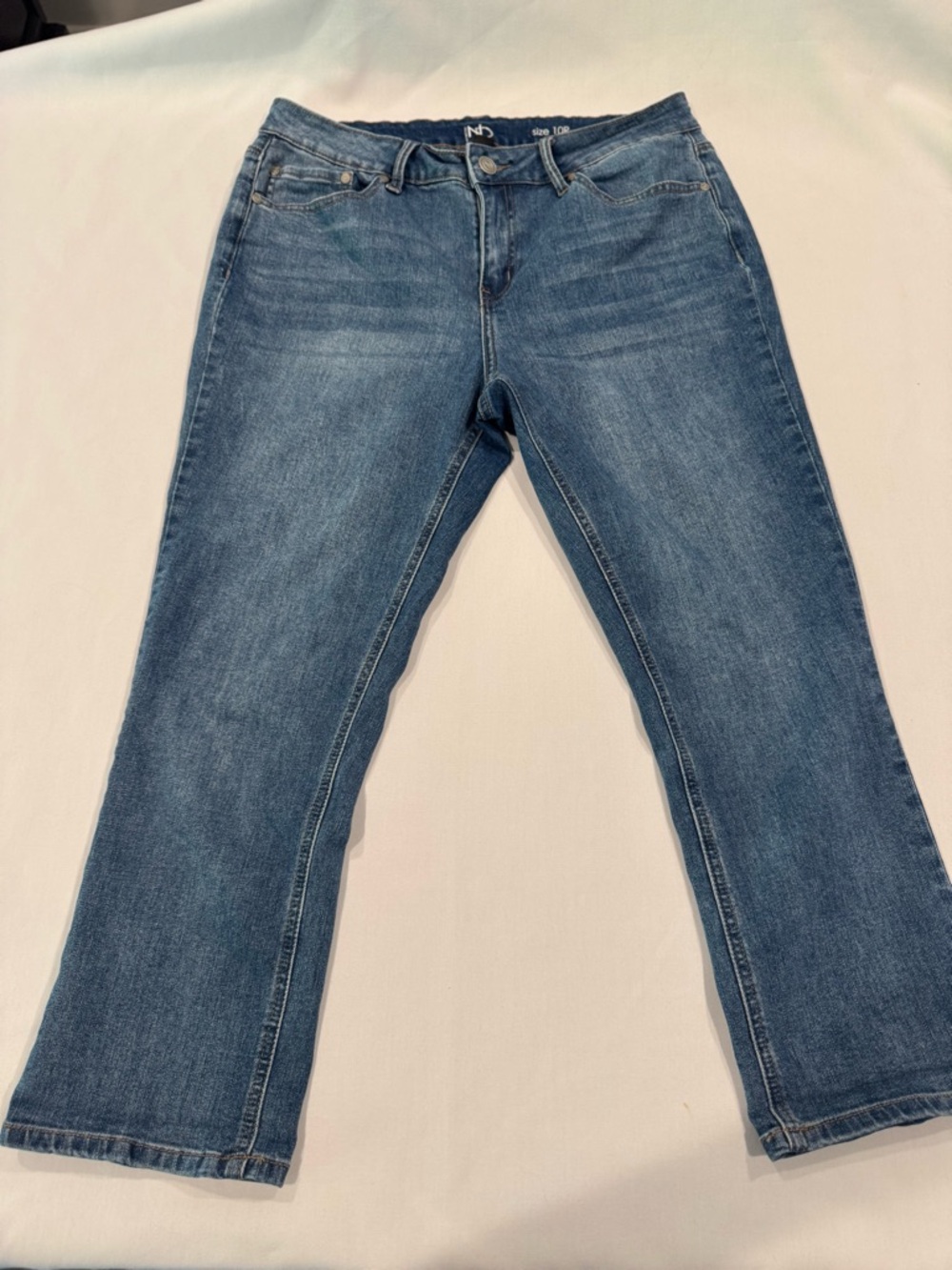 Women’s New Direction medium wash capri blue jeans size 10R
